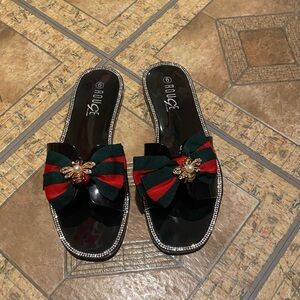 Rouge helium sandals